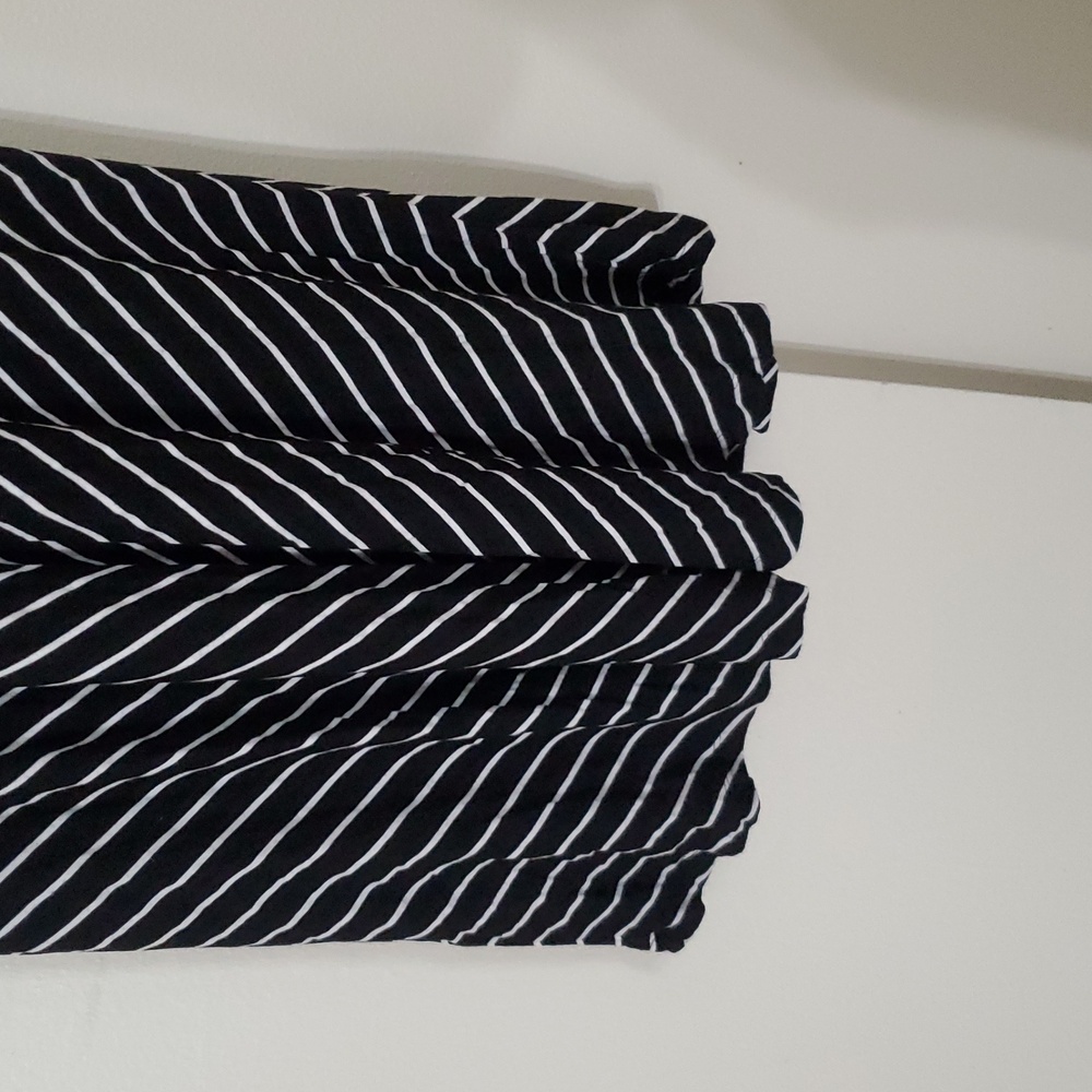 Calvin Klein Black And White Striped Dress. Size 2 - Picture 5 of 8